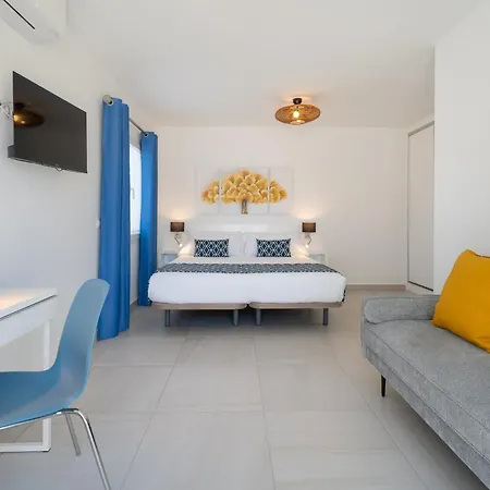 Irene Lanzarote En En Complejo Con Piscina Comunal Costa Teguise